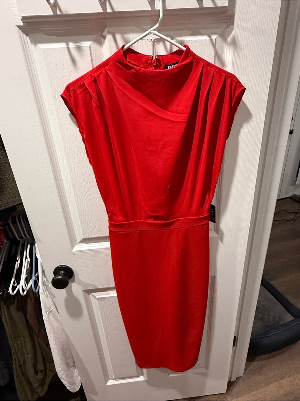 Express Red Midi Dress - Sleek Cap Sleeve Sheath
